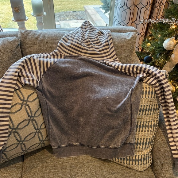 Women’s denim blue and white v neck cut sweatshirt (marked 2XL-but fits like XL) - Picture 5 of 5